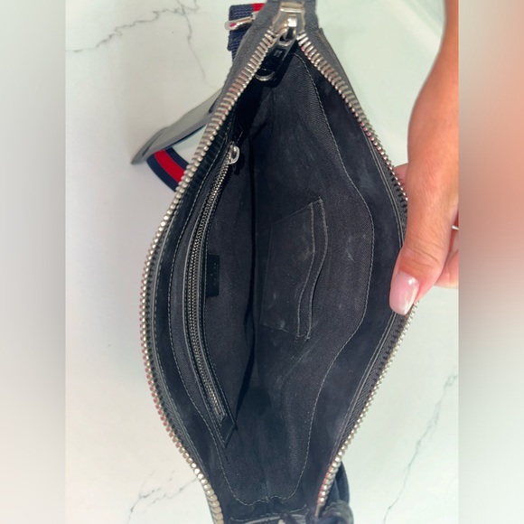 Authentic Gucci Supreme monogram Messenger bag - Picture 4 of 8